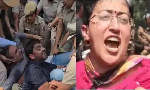 दिल्ली के जंतर-मंतर पर बवाल: आतिशी-सौरभ भारद्वाज समेत 500 से ज्यादा हिरासत में, इंटरनेट सेवा पर रोक दिल्ली के जंतर-मंतर पर बवाल: आतिशी-सौरभ भारद्वाज समेत 500 से ज्यादा हिरासत में, इंटरनेट सेवा पर रोक