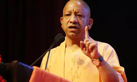 जनता के पैसे पर डकैती डालने वालों की जेबें प्रधानमंत्री मोदी ने खाली कराईं: मुख्यमंत्री योगी जनता के पैसे पर डकैती डालने वालों की जेबें प्रधानमंत्री मोदी ने खाली कराईं: मुख्यमंत्री योगी