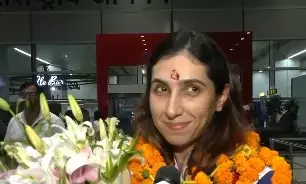 एशियन गेम्स 2026 में दमदार प्रदर्शन करके स्वदेश लौटी भारतीय शूटिंग टीम, परिनाज बोलीं- खुश हूं कि दो मेडल जीत पाई एशियन गेम्स 2026 में दमदार प्रदर्शन करके स्वदेश लौटी भारतीय शूटिंग टीम, परिनाज बोलीं- खुश हूं कि दो मेडल जीत पाई