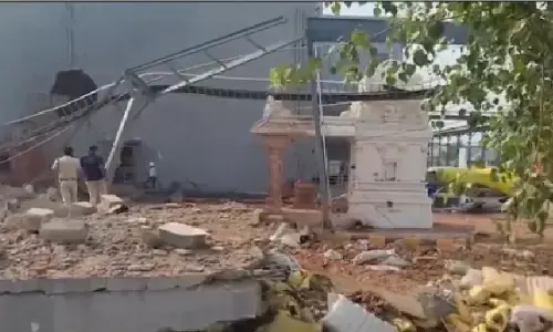 तिरुपति में फार्मा फैक्ट्री में बॉयलर ब्लास्ट, 5 कर्मचारियों की मौत; 10 गंभीर घायल तिरुपति में फार्मा फैक्ट्री में बॉयलर ब्लास्ट, 5 कर्मचारियों की मौत; 10 गंभीर घायल
