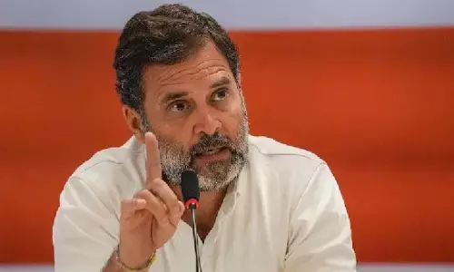 जंतर-मंतर घटना पर महिला पत्रकार के आरोपों को लेकर गरमाई राजनीति, राहुल गांधी ने उठाए सवाल जंतर-मंतर घटना पर महिला पत्रकार के आरोपों को लेकर गरमाई राजनीति, राहुल गांधी ने उठाए सवाल