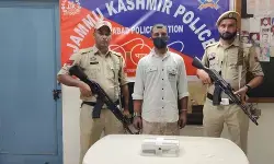 जम्मू में पिस्तौल के साथ युवक गिरफ्तार, जांच में जुटी पुलिस जम्मू में पिस्तौल के साथ युवक गिरफ्तार, जांच में जुटी पुलिस