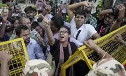 एसआईआर के विरोध में चौतरफा आंदोलन एसआईआर के विरोध में चौतरफा आंदोलन