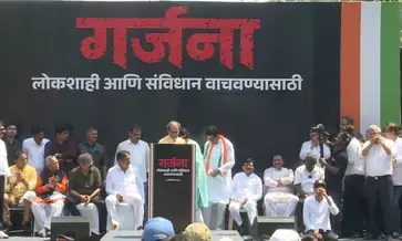 ठाकरे भाइयों ने मुंबई में गर्जना मोर्चा का किया नेतृत्व, एसआईआर विवाद पर चुनाव आयोग को दी चुनौती ठाकरे भाइयों ने मुंबई में गर्जना मोर्चा का किया नेतृत्व, एसआईआर विवाद पर चुनाव आयोग को दी चुनौती