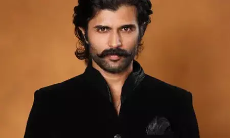 विजय देवरकोंडा : सिंगीथम श्रीनिवास राव को याद करता हूँ, कहा- पेली चूपुलु के बाद से आपका प्यार मिला विजय देवरकोंडा : सिंगीथम श्रीनिवास राव को याद करता हूँ, कहा- पेली चूपुलु के बाद से आपका प्यार मिला