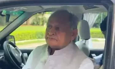 अशोक गहलोत का चुनाव आयोग पर हमला, सीईसी के इस्तीफे और केंद्र के हस्तक्षेप की मांग अशोक गहलोत का चुनाव आयोग पर हमला, सीईसी के इस्तीफे और केंद्र के हस्तक्षेप की मांग