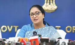 पंजाब में पराली जलाने पर दिल्ली सीएम ने केजरीवाल को घेरा, वादाखिलाफी का लगाया आरोप