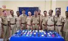केरल: पम्बा पुलिस की कार्रवाई, अय्यप्पा भक्तों के 70 से ज्यादा खोए हुए फोन बरामद कर लौटाए केरल: पम्बा पुलिस की कार्रवाई, अय्यप्पा भक्तों के 70 से ज्यादा खोए हुए फोन बरामद कर लौटाए