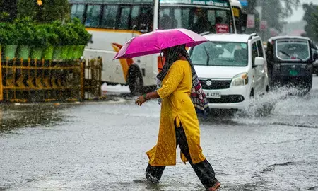 उत्तराखंड में बारिश और तेज हवाओं का येलो अलर्ट जारी उत्तराखंड में बारिश और तेज हवाओं का येलो अलर्ट जारी