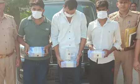 ग्रेटर नोएडा में जाली नोट छापने वाले गिरोह का पर्दाफाश, 2.54 लाख रुपए के नकली नोट बरामद ग्रेटर नोएडा में जाली नोट छापने वाले गिरोह का पर्दाफाश, 2.54 लाख रुपए के नकली नोट बरामद