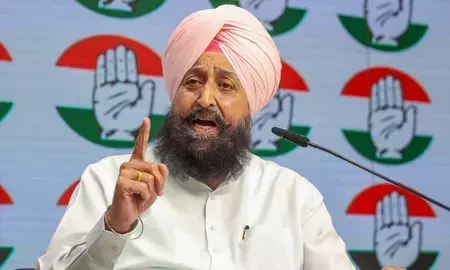 चंडीगढ़ सीबीआई रेड को लेकर विपक्ष आक्रामक, अकाली दल और कांग्रेस ने आप सरकार को घेरा चंडीगढ़ सीबीआई रेड को लेकर विपक्ष आक्रामक, अकाली दल और कांग्रेस ने आप सरकार को घेरा