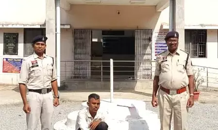 ऑपरेशन निश्चय: बस का इंतजार कर रहे व्यक्ति के बैग से निकला गांजा, पूछताछ के बाद गिरफ्तार