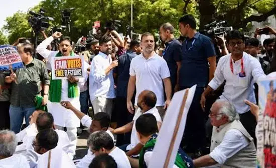विपक्षी सांसदों को रोकने का दुस्साहस विपक्षी सांसदों को रोकने का दुस्साहस
