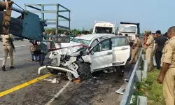 पूर्वांचल एक्सप्रेस-वे पर दर्दनाक हादसा, ट्रक से टकराई अर्टिगा कार; 3 टेनिस खिलाड़ियों की मौत पूर्वांचल एक्सप्रेस-वे पर दर्दनाक हादसा, ट्रक से टकराई अर्टिगा कार; 3 टेनिस खिलाड़ियों की मौत