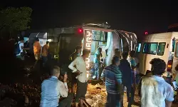 नासिक-अहमदाबाद मार्ग पर बस दुर्घटनाग्रस्त; 2 यात्रियों की मौत और 6 घायल नासिक-अहमदाबाद मार्ग पर बस दुर्घटनाग्रस्त; 2 यात्रियों की मौत और 6 घायल