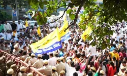 चुनाव आयोग कार्यालय के बाहर आप का प्रदर्शन, सौरभ भारद्वाज बोले- काटे गए वोट दोबारा जोड़े जाएं चुनाव आयोग कार्यालय के बाहर आप का प्रदर्शन, सौरभ भारद्वाज बोले- काटे गए वोट दोबारा जोड़े जाएं