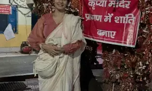 अभिनेत्री तनिषा मुखर्जी ने बाबा नीम करौली के किए दर्शन