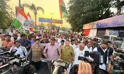 भोपाल में कांग्रेस का वोट बचाओ, देश बचाओ पैदल मार्च, विपक्षी सांसदों को रोके जाने पर विरोध भोपाल में कांग्रेस का वोट बचाओ, देश बचाओ पैदल मार्च, विपक्षी सांसदों को रोके जाने पर विरोध