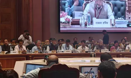 कर्नाटक के बकाया फंड को लेकर सीएम शिवकुमार ने वित्त मंत्री से की मुलाकात, बोले- राज्य को जल्द मिलेगी खुशखबरी