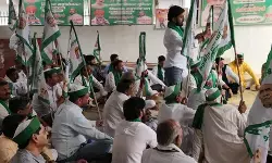 दिल्ली कूच कर रहे भारतीय किसान यूनियन (टिकैत) के नेताओं को पुलिस ने किया हाउस अरेस्ट,सुरक्षा एजेंसियां और पुलिस पूरी तरह अलर्ट पर दिल्ली कूच कर रहे भारतीय किसान यूनियन (टिकैत) के नेताओं को पुलिस ने किया हाउस अरेस्ट,सुरक्षा एजेंसियां और पुलिस पूरी तरह अलर्ट पर