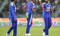 गावस्कर ने भारत के 18वें ओवर के फैसले पर सवाल उठाया गावस्कर ने भारत के 18वें ओवर के फैसले पर सवाल उठाया