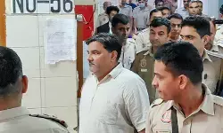 दिल्ली दंगा मामला: ताहिर हुसैन दंगा भड़काने के आरोप में दोषी करार, सात सह-आरोपी बरी दिल्ली दंगा मामला: ताहिर हुसैन दंगा भड़काने के आरोप में दोषी करार, सात सह-आरोपी बरी