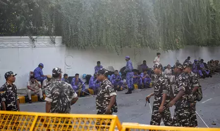 सीजेपी के प्रदर्शन को लेकर राजस्थान में पुलिस की कार्रवाई, जयपुर में 24 लोग हिरासत में; 12 ट्रेनें रद्द सीजेपी के प्रदर्शन को लेकर राजस्थान में पुलिस की कार्रवाई, जयपुर में 24 लोग हिरासत में; 12 ट्रेनें रद्द