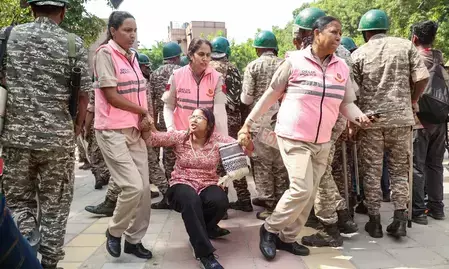CJP के दिल्ली कूच प्रदर्शन पर दिल्ली पुलिस का बड़ा एक्शन: राजधानी भर से 1,000 से अधिक प्रदर्शनकारी हिरासत में CJP के दिल्ली कूच प्रदर्शन पर दिल्ली पुलिस का बड़ा एक्शन: राजधानी भर से 1,000 से अधिक प्रदर्शनकारी हिरासत में