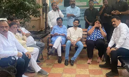 मुंबई: तुषार गांधी की हिरासत पर भड़की शिवसेना (यूबीटी), आदित्य ठाकरे बोले-रिहाई तक थाने से नहीं हटेंगे मुंबई: तुषार गांधी की हिरासत पर भड़की शिवसेना (यूबीटी), आदित्य ठाकरे बोले-रिहाई तक थाने से नहीं हटेंगे