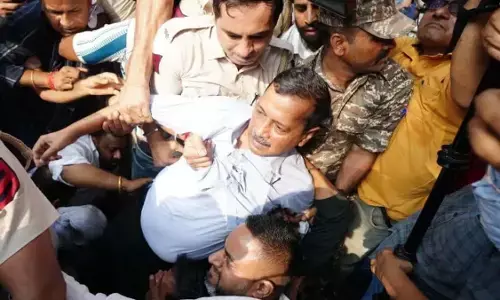 पुलिस हिरासत में केजरीवाल का देश से अपील, ‘‘सब लोग दिल्ली चलो’’ पुलिस हिरासत में केजरीवाल का देश से अपील, ‘‘सब लोग दिल्ली चलो’’