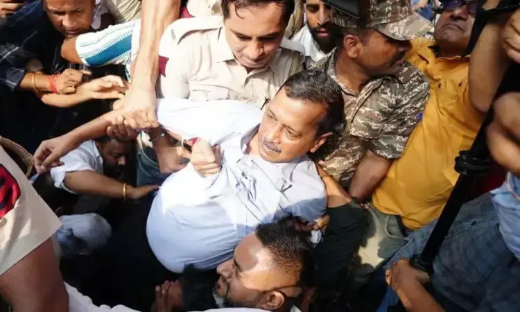 पुलिस हिरासत में केजरीवाल का देश से अपील, ‘‘सब लोग दिल्ली चलो’’ पुलिस हिरासत में केजरीवाल का देश से अपील, ‘‘सब लोग दिल्ली चलो’’