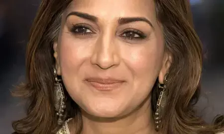 सोनाली बेंद्रे : मुनव्वर फारूकी की कॉमेडी में खो जाती हूँ सोनाली बेंद्रे : मुनव्वर फारूकी की कॉमेडी में खो जाती हूँ