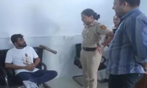दीपके की दादी के निधन पर घमासान, दिल्ली पुलिस ने वीडियो जारी कर सीजेपी के आरोपों को नकारा दीपके की दादी के निधन पर घमासान, दिल्ली पुलिस ने वीडियो जारी कर सीजेपी के आरोपों को नकारा