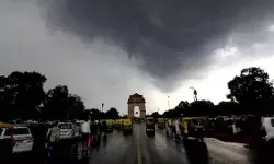 Weather Alert: दिल्ली-NCR में आधी रात टूटा बादलों का कहर, तेज आंधी और बारिश से मौसम हुआ सुहाना Weather Alert: दिल्ली-NCR में आधी रात टूटा बादलों का कहर, तेज आंधी और बारिश से मौसम हुआ सुहाना