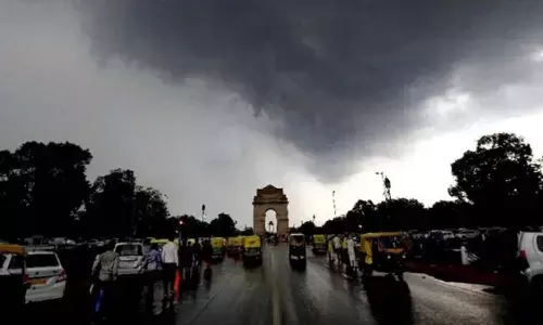 Weather Alert: दिल्ली-NCR में आधी रात टूटा बादलों का कहर, तेज आंधी और बारिश से मौसम हुआ सुहाना Weather Alert: दिल्ली-NCR में आधी रात टूटा बादलों का कहर, तेज आंधी और बारिश से मौसम हुआ सुहाना