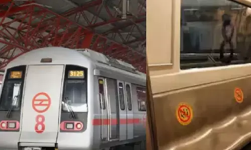 दिल्ली मेट्रो में सीट के झगड़े ने ली जान, पूर्व IAS और वकील बेटा गिरफ्तार दिल्ली मेट्रो में सीट के झगड़े ने ली जान, पूर्व IAS और वकील बेटा गिरफ्तार