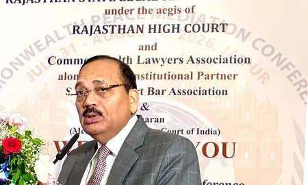 सुप्रीम कोर्ट के दरवाजे सभी के लिए खुले, सीजेआई सूर्यकांत ने इंडिया ब्लॉक से न मिलने की बताई वजह सुप्रीम कोर्ट के दरवाजे सभी के लिए खुले, सीजेआई सूर्यकांत ने इंडिया ब्लॉक से न मिलने की बताई वजह