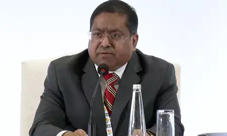 होर्मुज स्ट्रेट :जहाजों पर हमले की भारत ने की निंदा होर्मुज स्ट्रेट :जहाजों पर हमले की भारत ने की निंदा
