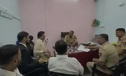 आमिर खान के भांजे इमरान खान की बढ़ी मुश्किलें, एफआईआर की मांग लेकर पुलिस स्टेशन पहुंचे भाजपा नेता किरीट सोमैया आमिर खान के भांजे इमरान खान की बढ़ी मुश्किलें, एफआईआर की मांग लेकर पुलिस स्टेशन पहुंचे भाजपा नेता किरीट सोमैया