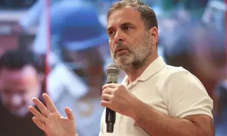 राहुल गांधी की याचिका में सुप्रीम कोर्ट रजिस्ट्री को मिली 14 कमियां, लिस्टिंग से पहले सुधार जरूरी राहुल गांधी की याचिका में सुप्रीम कोर्ट रजिस्ट्री को मिली 14 कमियां, लिस्टिंग से पहले सुधार जरूरी