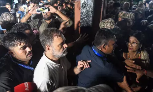 SIR पर महासंग्राम! राहुल गांधी विपक्षी फौज के साथ Supreme Court पहुंचे, चुनाव आयोग पर बड़ा हमला SIR पर महासंग्राम! राहुल गांधी विपक्षी फौज के साथ Supreme Court पहुंचे, चुनाव आयोग पर बड़ा हमला