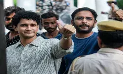 सौरव दास और आशुतोष रांका फिर हिरासत में, रोक के बावजूद जंतर-मंतर पहुंचे CJP नेता सौरव दास और आशुतोष रांका फिर हिरासत में, रोक के बावजूद जंतर-मंतर पहुंचे CJP नेता