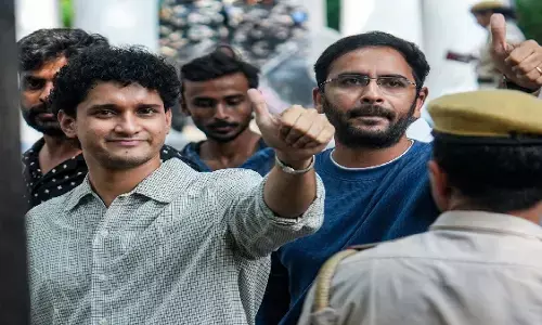 सौरव दास और आशुतोष रांका फिर हिरासत में, रोक के बावजूद जंतर-मंतर पहुंचे CJP नेता सौरव दास और आशुतोष रांका फिर हिरासत में, रोक के बावजूद जंतर-मंतर पहुंचे CJP नेता