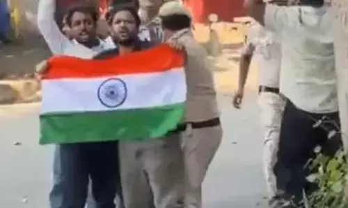 तिरंगा लेकर जंतर-मंतर पहुंचे सीजेपी कार्यकर्ता, पुलिस ने हिरासत में लिया