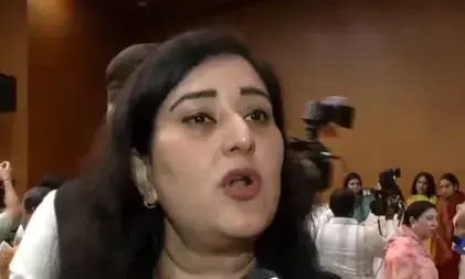 कांग्रेस मुख्यालय के बाहर प्रदर्शन के दौरान भाजपा महिला कार्यकर्ताओं के साथ बदसलूकी: बांसुरी स्वराज कांग्रेस मुख्यालय के बाहर प्रदर्शन के दौरान भाजपा महिला कार्यकर्ताओं के साथ बदसलूकी: बांसुरी स्वराज