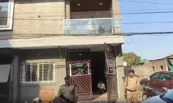 इंदौर के हेड कॉन्स्टेबल के 15 ठिकानों पर लोकायुक्त की छापेमारी, 6.26 करोड़ की संपत्ति का खुलासा इंदौर के हेड कॉन्स्टेबल के 15 ठिकानों पर लोकायुक्त की छापेमारी, 6.26 करोड़ की संपत्ति का खुलासा
