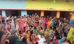 बिहार : जर्जर नाव, 13 मासूमों की मौत और मातम में डूबा गांव, दशहरा की खुशियां छीन ले गया वैशाली हादसा बिहार : जर्जर नाव, 13 मासूमों की मौत और मातम में डूबा गांव, दशहरा की खुशियां छीन ले गया वैशाली हादसा