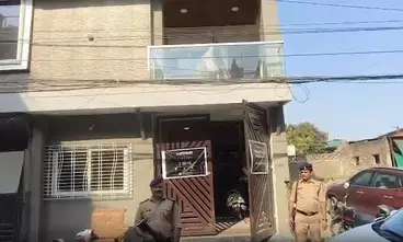इंदौर के हेड कॉन्स्टेबल के 15 ठिकानों पर लोकायुक्त की छापेमारी, 6.26 करोड़ की संपत्ति का खुलासा इंदौर के हेड कॉन्स्टेबल के 15 ठिकानों पर लोकायुक्त की छापेमारी, 6.26 करोड़ की संपत्ति का खुलासा
