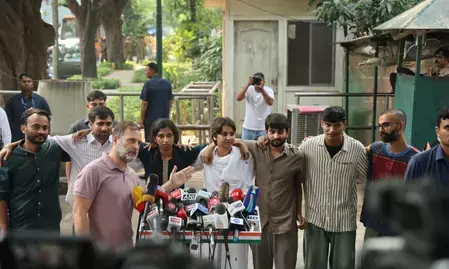 प्रधानमंत्री से लेकर सिपाही तक को दिलाएंगे सजा: प्रदर्शनकारी छात्रों पर पुलिस बर्बरता के आरोपों के बाद बोले राहुल गांधी प्रधानमंत्री से लेकर सिपाही तक को दिलाएंगे सजा: प्रदर्शनकारी छात्रों पर पुलिस बर्बरता के आरोपों के बाद बोले राहुल गांधी