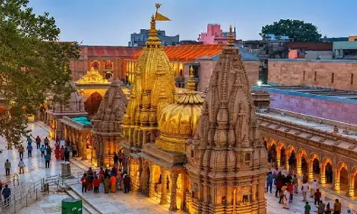 काशी विश्वनाथ मंदिर के स्वर्ण शिखर से सोना गायब होने का आरोप, पीएमओ ने शुरू की जांच काशी विश्वनाथ मंदिर के स्वर्ण शिखर से सोना गायब होने का आरोप, पीएमओ ने शुरू की जांच